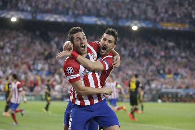 Atletico de Madrid s Koke and David Villa celebrate after scoring a goal during a second leg quarterfinal Champions League soccer match between Atletico de Madrid and FC Barcelona at Vicente Calderon stadium in Madrid, Spain. April 09, 2014.  (20361510)