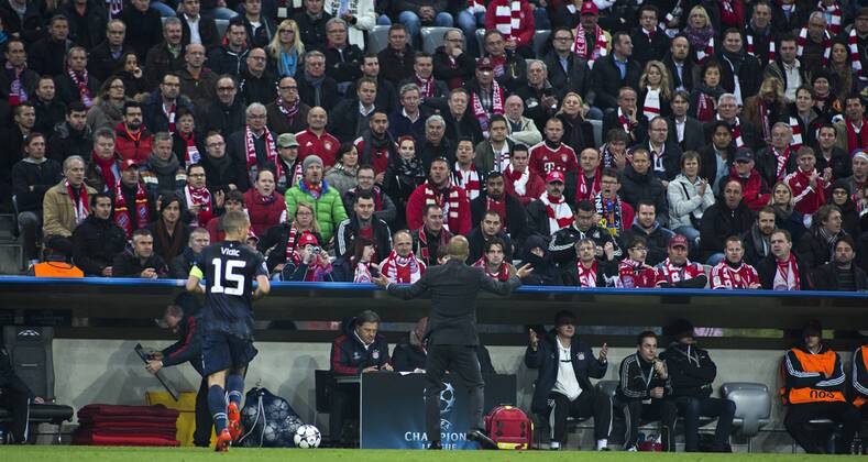 Trainer Josep Pep Guardiola (FCB) fordert die Fans auf mehr Unterstützung 09.04.2014, München, FC Bayern München vs. Manchester United FC