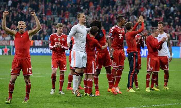 FUSSBALL CHAMPIONS LEAGUE VIERTELFINALE SAISON 2013 2014 FC Bayern München - Manchester United FC 09.04.2014 Laula der Bayern nach dem Abpfiff 