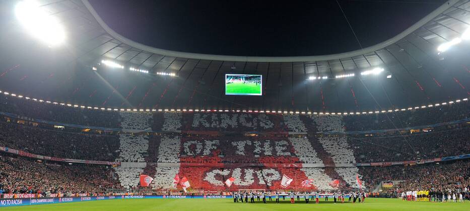 FUSSBALL CHAMPIONS LEAGUE VIERTELFINALE SAISON 2013 2014 FC Bayern München 09.04.2014 FC Bayern Fans zeigen eine Choreografie mit der Aufschrift KINGS OF THE CUP 