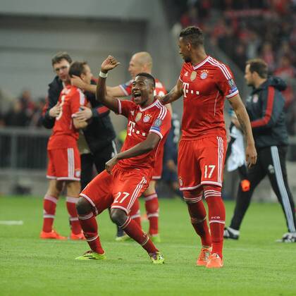 Tanzende Bayern nach dem 3:1 Sieg. Riesenfreude bei David Alaba (FC Bayern München) Bayern München - Manchester United, Champions League, Viertelfinale, Fussball, 09.04.2014