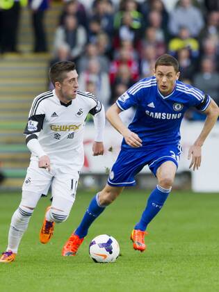 Football - 2013 2014 Premier League - Swansea City vs. Chelsea Pablo Hernandez of Swansea & Nemanja Mati? of Chelsea at the the Liberty Stadium. COLORSPORT WINSTON BYNORTH