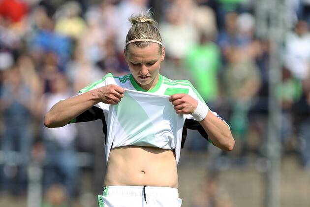 Fussball, Frauen Champions-League, 1. FFC Turbine Potsdam - VfL Wolfsburg, v.li.: Alexandra Popp (VfL Wolfsburg) enttäuscht schauend, Enttäuschung, disappointed xfsx