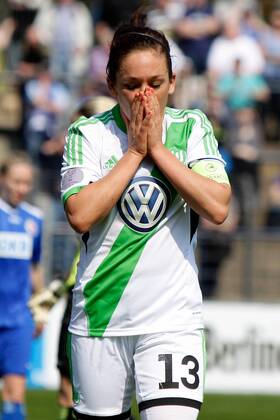 Fussball, Frauen Champions-League, 1. FFC Turbine Potsdam - VfL Wolfsburg, v.li.: Nadine Keßler (VfL Wolfsburg) enttäuscht schauend, Enttäuschung, disappointed xfsx