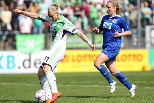 Fussball, Frauen Champions-League, 1. FFC Turbine Potsdam - VfL Wolfsburg, v.li.: Alexandra Popp (VfL Wolfsburg), Tabea Kemme (1. FFC Turbine Potsdam) xfsx