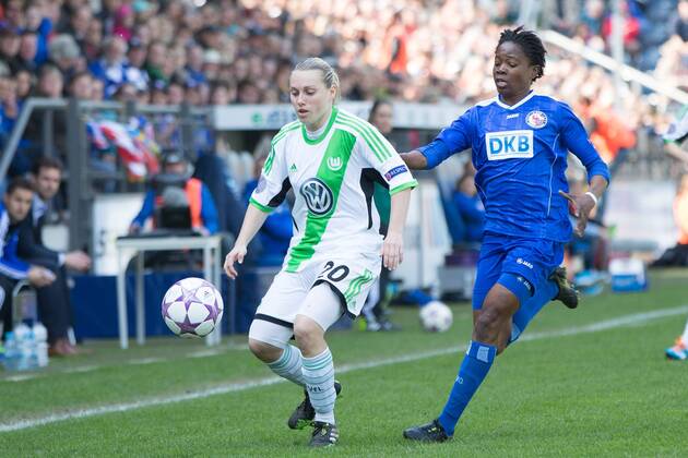 Fussball, Frauen Champions-League, 1. FFC Turbine Potsdam - VfL Wolfsburg, v.li.: Stephanie Bunte (VfL Wolfsburg),Genoveva Anonma (1.FFC Turbine Potsdam) xjfx