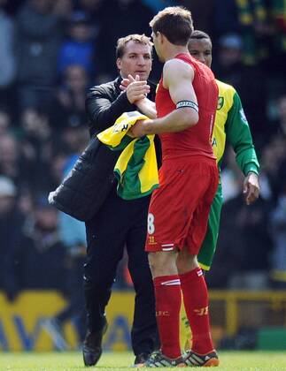 Football - 2013 2014 Premier League - Norwich City vs. Liverpool Liverpool s Manager Brendan Rodgers congratulates captain Steven Gerrard at the final whistle at Carrow Road. Colorsport Andrew Cowie 