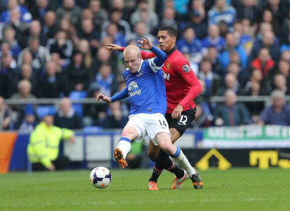 Everton s Steven Naismith tussles with Manchester United s Chris Smalling Everton vs Manchester United- Barclays Premier League - Goodison Park - Liverpool - England - 20 04 2014 - EDITORIAL USE ONLY. No use with unauthorised audio, video, data, fixture lists, club league logos or live services. Online in-match use limited to 120 images, no video emulation. No use in betting, games or single club league player publications.