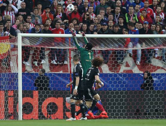 Chelsea s Petr Cech goes off injured after making this save - Champions League, SemiFinal, First leg - Vicente Calderon Stadium - 22 04 2014 - EDITORIAL USE ONLY. No use with unauthorised audio, video, data, fixture lists, club league logos or live services. Online in-match use limited to 120 images, no video emulation. No use in betting, games or single club league player publications.