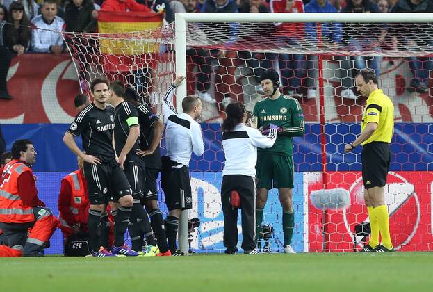 Chelsea s Petr Cech goes off injured after hurting his arm - Champions League, SemiFinal, First leg - Vicente Calderon Stadium - 22 04 2014 - EDITORIAL USE ONLY. No use with unauthorised audio, video, data, fixture lists, club league logos or live services. Online in-match use limited to 120 images, no video emulation. No use in betting, games or single club league player publications.