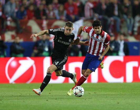 Athletico Madrid s Diego Costa tussles with Chelsea s Gary Cahill Athletico Madrid vs Chelsea - Champions League, Semi Final, First leg - Vicente Calderon Stadium - 22 04 2014 - Pic David Klein Sportimage EDITORIAL USE ONLY. No use with unauthorised audio, video, data, fixture lists, club league logos or live services. Online in-match use limited to 120 images, no video emulation. No use in betting, games or single club league player publications.
