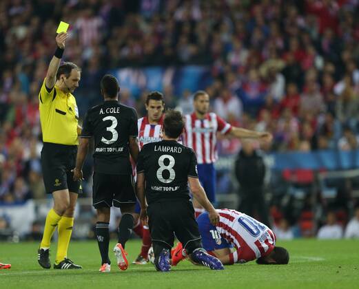 Chelsea s Frank Lampard gets booked Athletico Madrid vs Chelsea - Champions League, Semi Final, First leg - Vicente Calderon Stadium - 22 04 2014 - Pic David Klein Sportimage EDITORIAL USE ONLY. No use with unauthorised audio, video, data, fixture lists, club league logos or live services. Online in-match use limited to 120 images, no video emulation. No use in betting, games or single club league player publications.