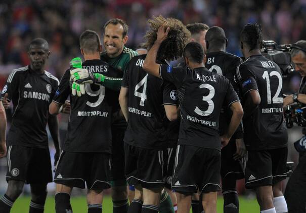 Chelsea FC s Defender number 3 Ashley Cole - COLE (34 years) - Chelsea FC s Defender number 4 David Luiz - DAVID LUIZ (27 years) - Chelsea FC s Forward number 9 Fernando Torres - TORRES (30 years) - Chelsea FC s Midfielder number 12 Jhon Mikel Obi - OBI MIKEL (27 years) - Chelsea FC s goalkeeper 