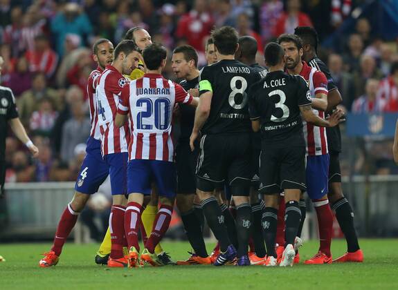 Athletico Madrid s and Chelsea s players square up to each other Athletico Madrid vs Chelsea - Champions League, Semi Final, First leg - Vicente Calderon Stadium - 22 04 2014 - Pic David Klein Sportimage EDITORIAL USE ONLY. No use with unauthorised audio, video, data, fixture lists, club league logos or live services. Online in-match use limited to 120 images, no video emulation. No use in betting, games or single club league player publications.