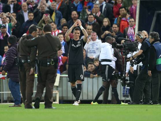 Chelsea s Fernando Torres applauds the home crowd Athletico Madrid vs Chelsea - Champions League, Semi Final, First leg - Vicente Calderon Stadium - 22 04 2014 - Pic David Klein Sportimage EDITORIAL USE ONLY. No use with unauthorised audio, video, data, fixture lists, club league logos or live services. Online in-match use limited to 120 images, no video emulation. No use in betting, games or single club league player publications.