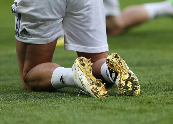Real Madrid s Cristiano Ronaldo wearing boots with gold on them Real Madrid vs FC Bayern Munich - Champions League, Semifinal, First leg - Santiago Bernabeu Stadium - Madrid - Spain - 23 04 2014 - Pic DavidxKlein Sportimage EDITORIAL USE ONLY. No use with unauthorised audio, video, data, fixture lists, club league logos or live services. Online in-match use limited to 120 images, no video emulation. No use in betting, games or single club league player publications.