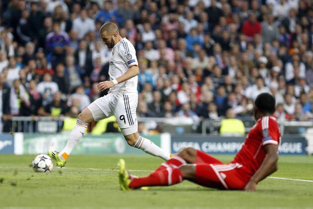 Real Madrid s Karim Benzema scores during Champions League soccer match Real Madrid v FC Bayern Munchen at Santiago Bernabeu stadium in Madrid, Spain. April 23, 2014.  (20187596)