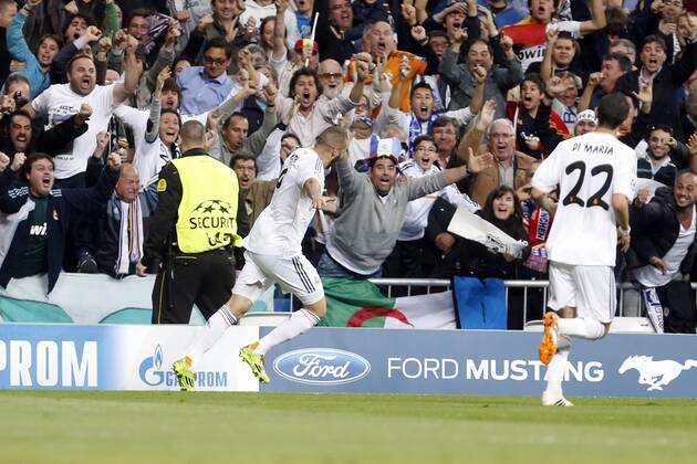 Real Madrid s Karim Benzema scores during Champions League soccer match Real Madrid v FC Bayern Munchen at Santiago Bernabeu stadium in Madrid, Spain. April 23, 2014.  (20187592)