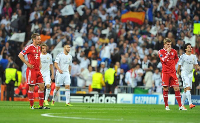 23.04.2014, Fussball UEFA Champions League Halbfinale, Real Madrid - FC Bayern München, v.l.Philipp Lahm (FC Bayern München) Toni Kroos (FC Bayern München)