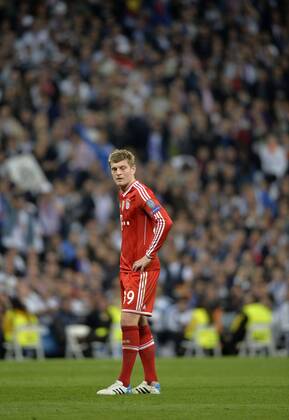 23.04.2014, Fussball Champions League 2013 2014, Halbfinale, Hinspiel, Real Madrid - FC Bayern München, im Santiago Bernabeu Stadion in Madrid, Spanien. Toni Kroos (Bayern München) nachdenklich. 