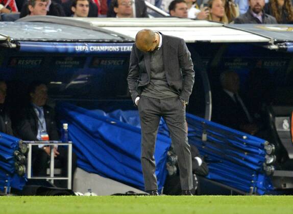 23.04.2014, Fussball Champions League 2013 2014, Halbfinale, Hinspiel, Real Madrid - FC Bayern München, im Santiago Bernabeu Stadion in Madrid, Spanien. Trainer Pep Guardiola (Bayern München) frustriert. 