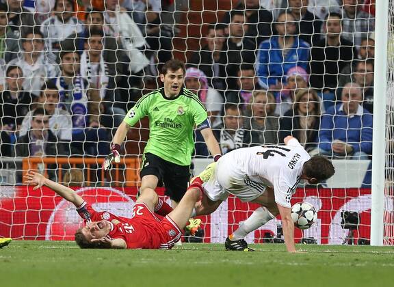 Munich s Thomas Müller appeals for a late penalty Real Madrid vs Bayern Munich - Champions League, Semi Final, First leg - Santiago Bernabeu Stadium - Madrid - Spain - 23 04 2014 - Pic DavidKlein Sportimage EDITORIAL USE ONLY. No use with unauthorised audio, video, data, fixture lists, club league logos or live services. Online in-match use limited to 120 images, no video emulation. No use in betting, games or single club league player publications.