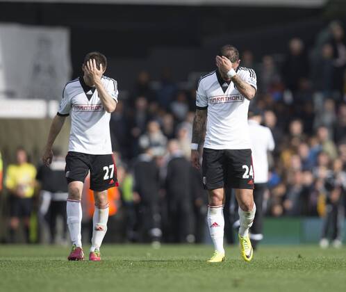 26.04.2014. London, England. The Fulham players are left dejected after letting a two goal lead slip during the Barclays Premier League match between FC Fulham and Hull City at Craven Cottage. xNigelxCookex  ActionPlus20411378