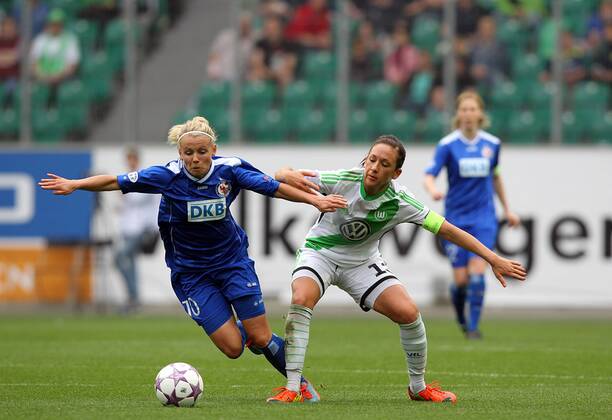 Fussball, Frauen Champions-League, VfL Wolfsburg - 1. FFC Turbine Potsdam, v.li.: Julia Simic (1. FFC Turbine Potsdam) und Nadine Keßler (VfL Wolfsburg) im Zweikampf, Duell, duel, tackle, Aktion, Action xmrx