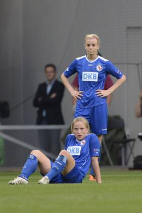 Tabea Kemme (vo.) und Johanna Elsig (hi., P), Frust, VfL Wolfsburg (WOB) - 1.FFC Turbine Potsdam (P), Fußball, UEFA Women - Champions League, Halbfinale - Rückspiel, Saison 2013 2014, Wolfsburg, 27.04.2014,