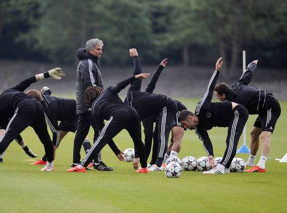 Chelsea training pre Champs Lge SF L2 Chelsea s manager Jose Mourinho leads the players training at Cobham COLORSPORT ANDREW COWIE 