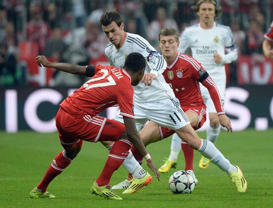 29.04.2014, xjhx, Fussball Champions League Halbfinale, FC Bayern München - Real Madrid, v.l. David Alaba (FC Bayern München), Gareth Bale (Real Madrid), Toni Kroos (FC Bayern München)