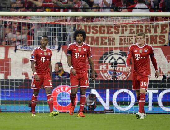 29.04.2014, Fussball Champions League 2013 2014, Halbfinale, Rückspiel, FC Bayern München - Real Madrid, in der Allianz-Arena München. Frustrierte Bayern nach dem ersten Gegentor. v.li: David Alaba (Bayern), Dante (Bayern München), Toni Kroos (Bayern München). 