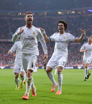 FUSSBALL CHAMPIONS LEAGUE HALBFINALE RÜCKSPIEL SAISON 2013 2014 FC Bayern München - Real Madrid 29.04.2014 Torjubel: Sergio Ramos und Pepe (v.l., beide Real Madrid) 