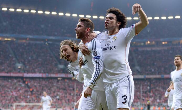 FUSSBALL CHAMPIONS LEAGUE HALBFINALE RÜCKSPIEL SAISON 2013 2014 FC Bayern München - Real Madrid 29.04.2014 Torjubel: Luka Modric, Sergio Ramos und Pepe (v.l., alle Real Madrid) 