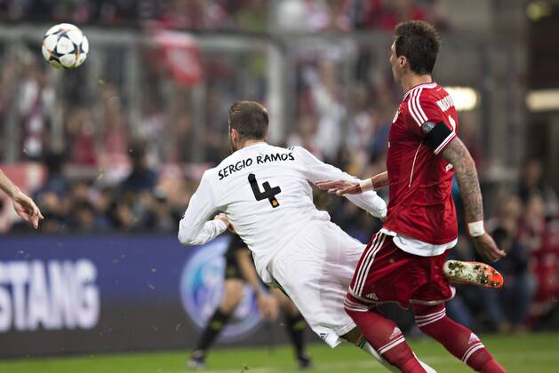 München, 29.04.2014, Allianz Arena Tor zum 0:2 durch Sergio Ramos (Madrid) gegen Mario Mandzukic (FCB) Bayern München - Real Madrid mm