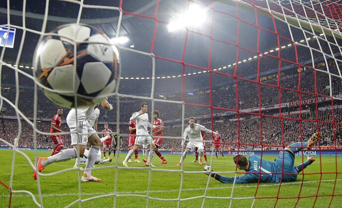 Sergio RAMOS, Real Madrid 4 Torschuss, schiesst das Tor zum 0-1 gegen Manuel NEUER, FCB 1 FC BAYERN München - REAL MADRID Halbfinale, RÜCKSPIEL, Fussball UEFA Champions League, Halbfinale, München, 29.04.2014 CL Saison 2013 2014, FCB, München