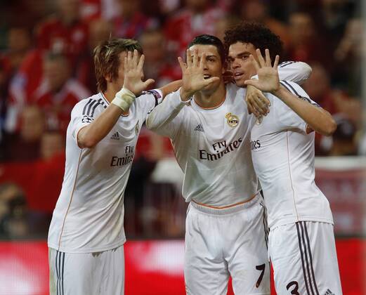 Torjubel 3:0 Madrid, V.li. Fabio Coentrao (Real), Torschütze Cristiano Ronaldo 8Real), Pepe (Real) . FC Bayern München-Real Madrid . München, GER, 29.04.2014 ,Halbfinale Fussball-Champions League 2013-2014 .