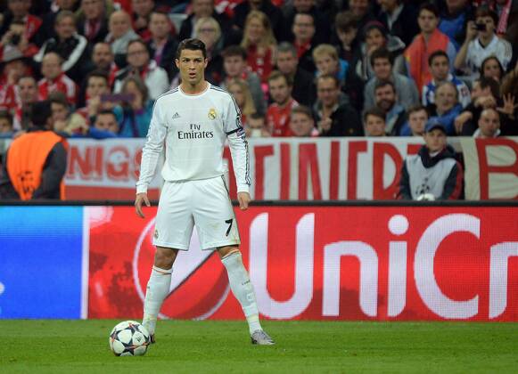 29.04.2014, xjhx, Fussball Champions League Halbfinale, FC Bayern München - Real Madrid, v.l. Cristiano Ronaldo (Real Madrid) beim freistoss