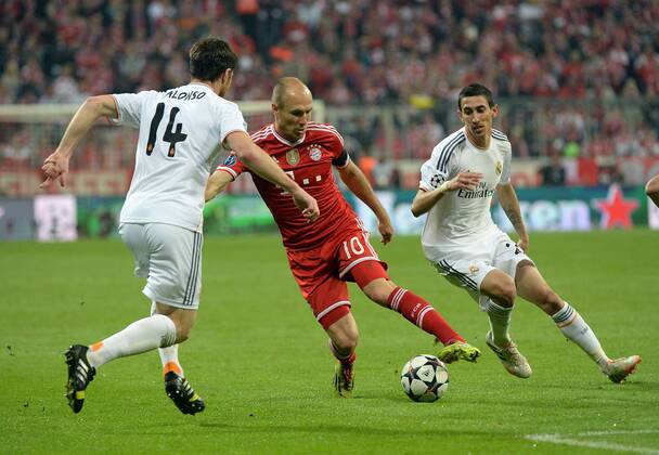 29.04.2014, xjhx, Fussball Champions League Halbfinale, FC Bayern München - Real Madrid, v.l. Xabi Alonso (Real Madrid), Arjen Robben (FC Bayern München), Angel di Maria (Real Madrid)