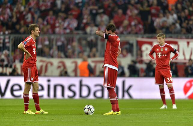 29.04.2014, Fussball Champions League 2013 2014, Halbfinale, Rückspiel, FC Bayern München - Real Madrid, in der Allianz-Arena München. Frustrierte Bayern, v.li: Thomas Müller (München), Mario Mandzukic (Bayern München), Toni Kroos (Bayern München), 
