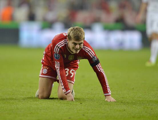 29.04.2014, Fussball Champions League 2013 2014, Halbfinale, Rückspiel, FC Bayern München - Real Madrid, in der Allianz-Arena München. Toni Kroos (Bayern München) am Boden. 
