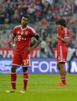29.04.2014, Fussball Champions League 2013 2014, Halbfinale, Rückspiel, FC Bayern München - Real Madrid, in der Allianz-Arena München. v.l. David Alaba (Bayern) und Dante (Bayern München) sind nach dem Spiel enttäuscht. 