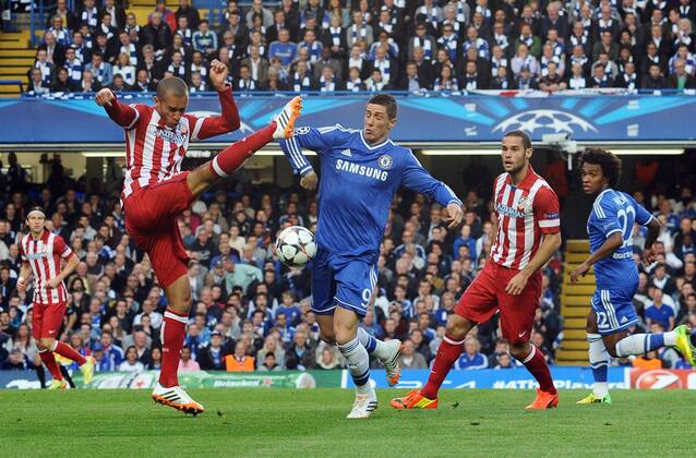 Football - 2013 2014 Champions League - Semi-Final, Second-Leg: Chelsea vs. Atletico Madrid Chelsea Fernando Torres and Athletico s Miranda at Stamford Bridge. COLORSPORT ANDREW COWIE 