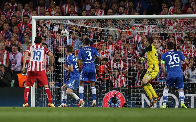 Chelsea s Mark Schwarzer can only watch as Atletico s opening goal goes in Chelsea vs Atletico Madrid - Champions League, Semi Final, 2nd leg- Stamford Bridge - London - UK - 30 04 2014 - Pic David Klein Sportimage EDITORIAL USE ONLY. No use with unauthorised audio, video, data, fixture lists, club league logos or live services. Online in-match use limited to 120 images, no video emulation. No use in betting, games or single club league player publications.