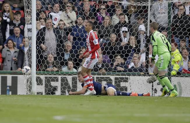 Peter Odemwingie scores the first goal of the game for Stoke City - Football - Barclays Premier League - Stoke City vs Fulham - Britannia Stadium Stoke - Season 2013 14 - 3 5 2014 - Pic Malcolm Couzens Sportimage EDITORIAL USE ONLY. No use with unauthorised audio, video, data, fixture lists, club league logos or live services. Online in-match use limited to 120 images, no video emulation. No use in betting, games or single club league player publications.