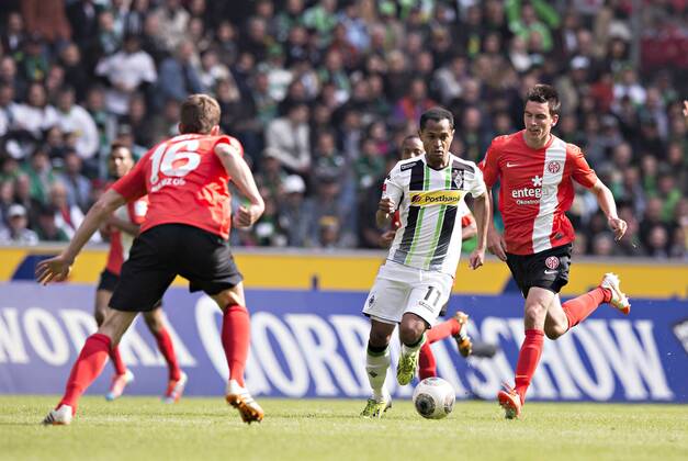 Mönchengladbach, 03.05.2014, Borussia Park Raffael (BMG), Stefan Bell (Mainz), Christoph Moritz (Mainz) VfL Borussia Mönchengladbach - FSV Mainz 05 mm