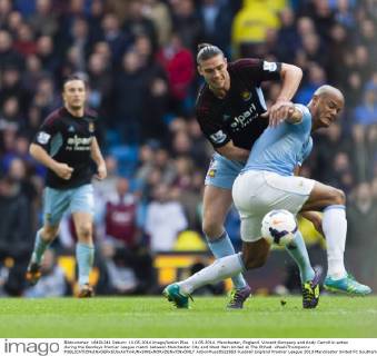 11.05.2014. Manchester, England. Vincent Kompany and Andy Carroll in action during the Barclays Premier League match between Manchester City and West Ham United at The Etihad. xPaulxThompsonx  ActionPlus20522853