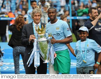 Football - 2013 2014 Premier League - Manchester City vs. West Ham United Manchester City s Yaya Toure and manager Manuel Pellegrini hold the Barclays Premier League trophy at the Etihad Stadium, Manchester 