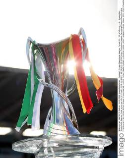 Fussball, Frauen Champions-League, Tyresö FF - VfL Wolfsburg, v.li.: Symbolfoto, Symbolbild, Feature Pokal xmrx
