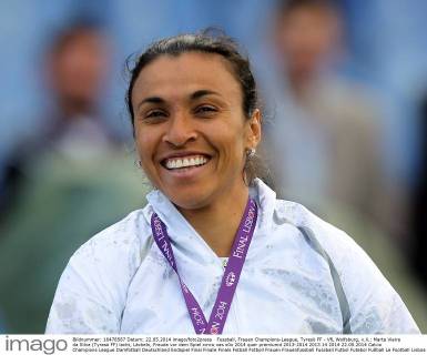 Fussball, Frauen Champions-League, Tyresö FF - VfL Wolfsburg, v.li.: Marta Vieira da Silva (Tyresö FF) lacht, Lächeln, Freude vor dem Spiel xmrx